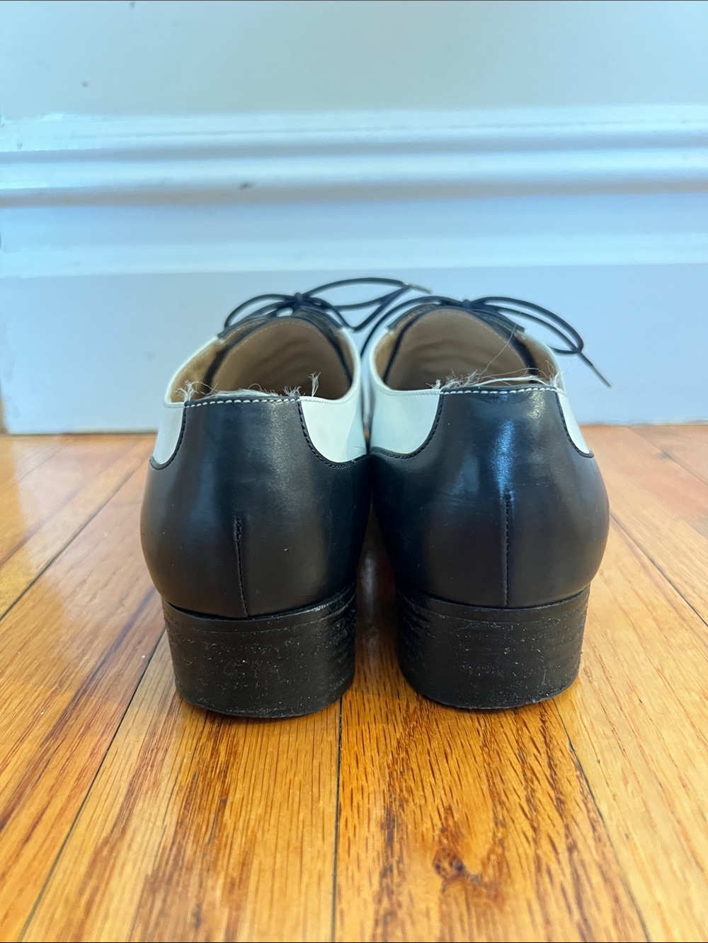 Rare Salvatore Ferragamo Black and White Two-Tone Leather Oxford Heels - Picture 3 of 13